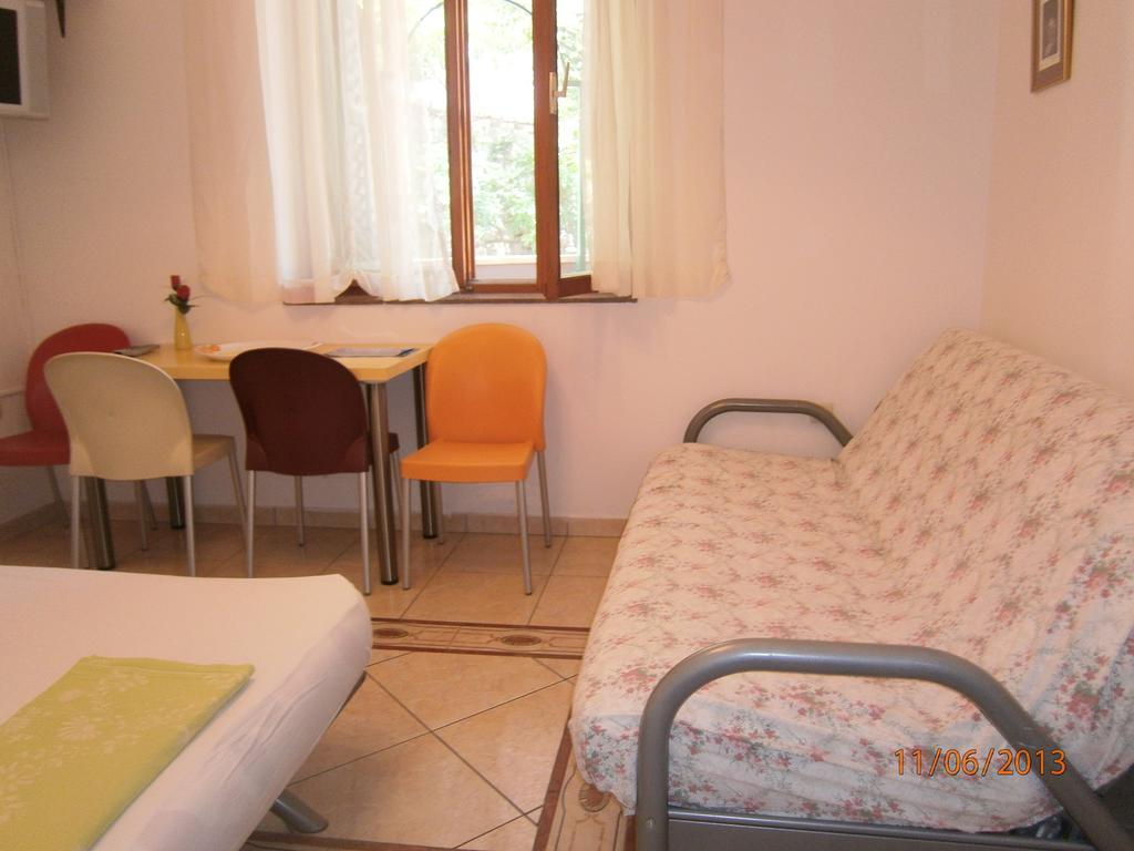 Villa Miranda - Croazia Omiš Kamer foto